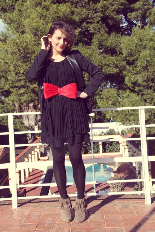 blackdressredbow3