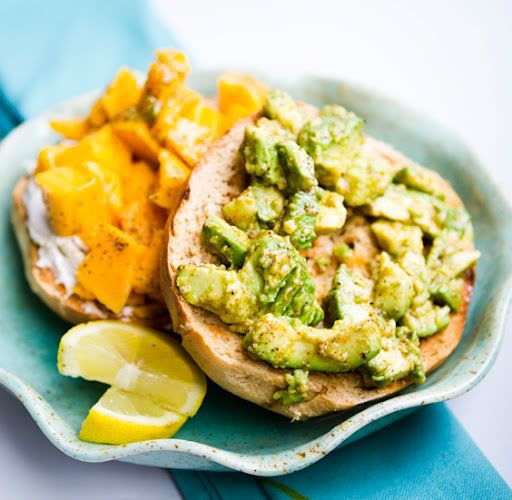 guaca-mango-bagel6.jpg